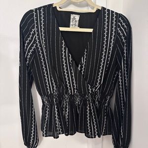 Sadie & Sage Black & White Faux Wrap Cinched Waist Blouse - S